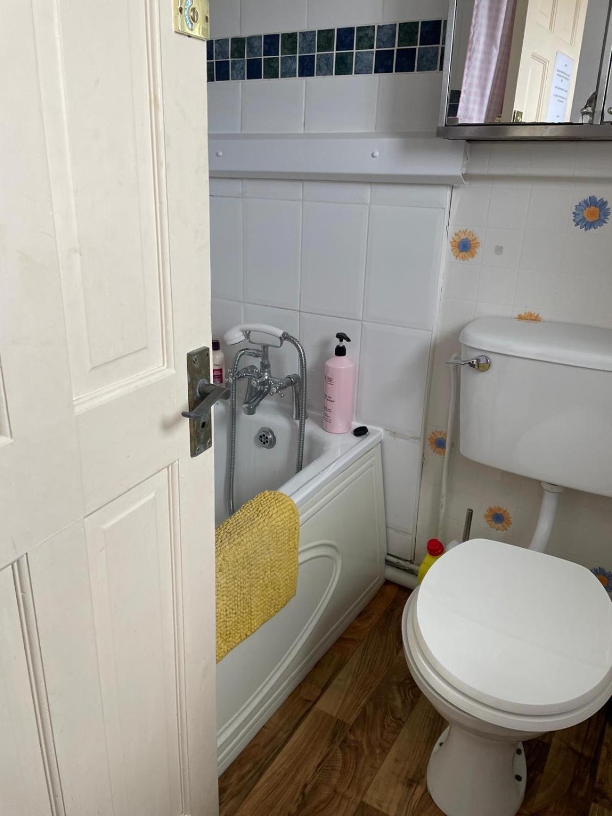 Room Only Guest Accommodation, Guest House Self Catering Bangor Eksteriør billede
